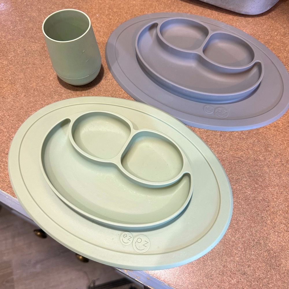 Ezpz plates and cup